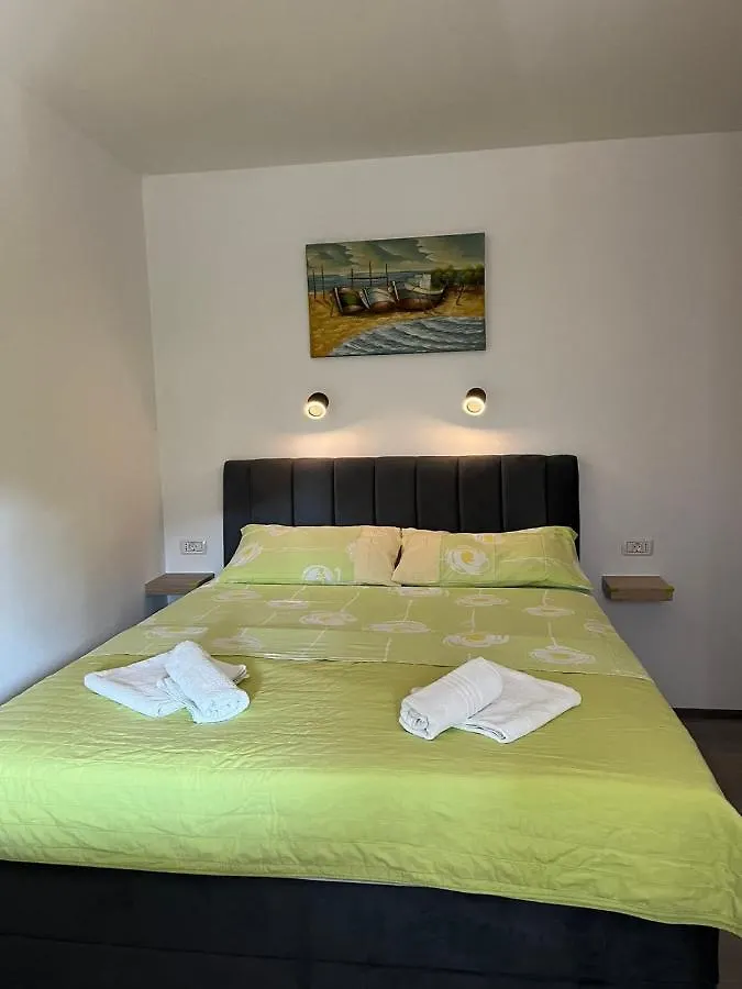Apartments Vuceric Peroj