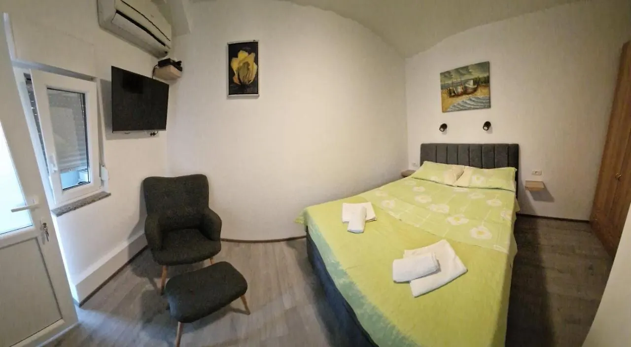 Apartments Vuceric Peroj