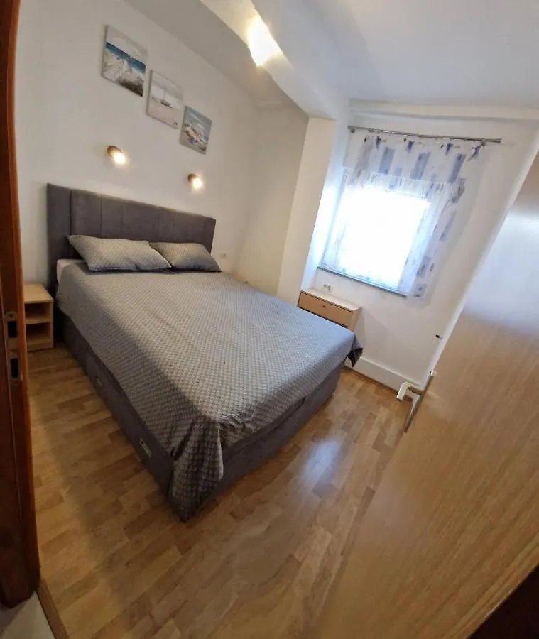 Apartments Vuceric Peroj