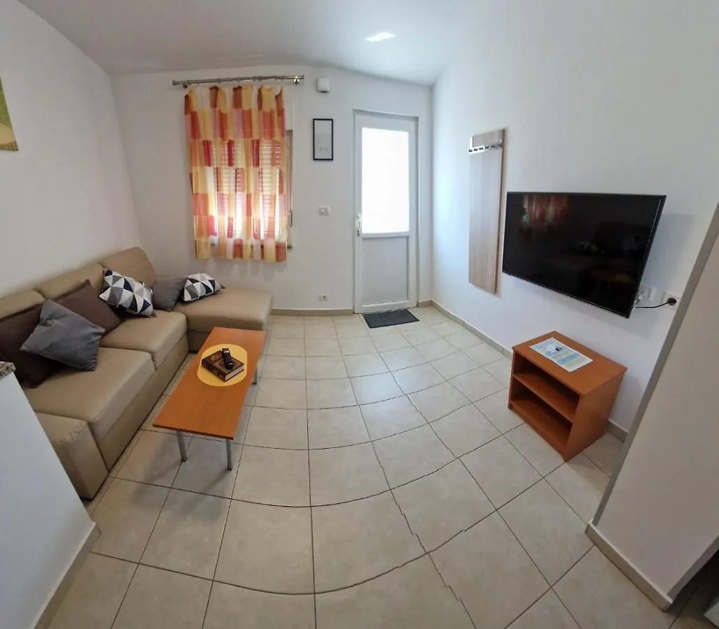 Apartments Vuceric Peroj
