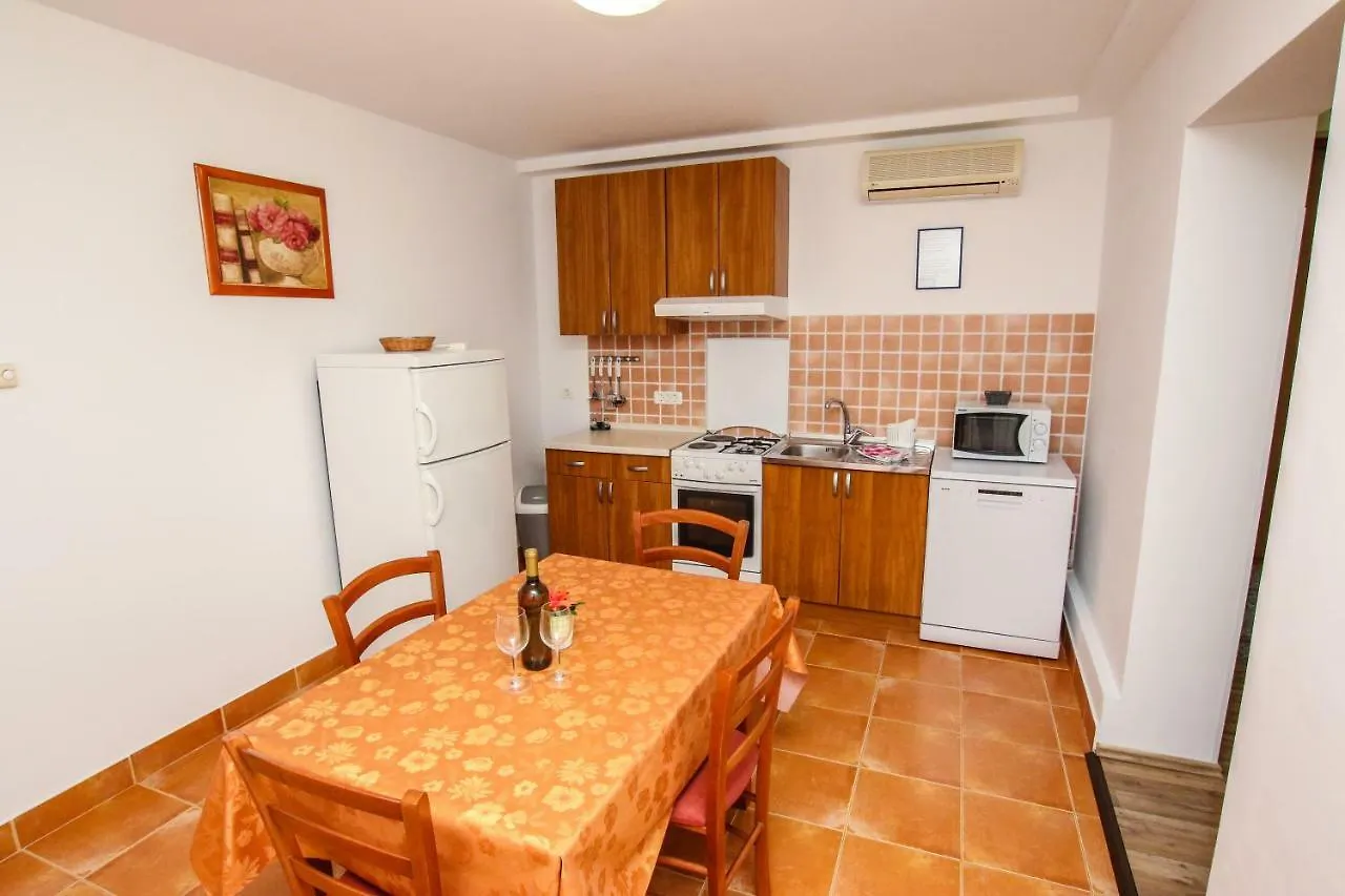 Apartments Vuceric Peroj