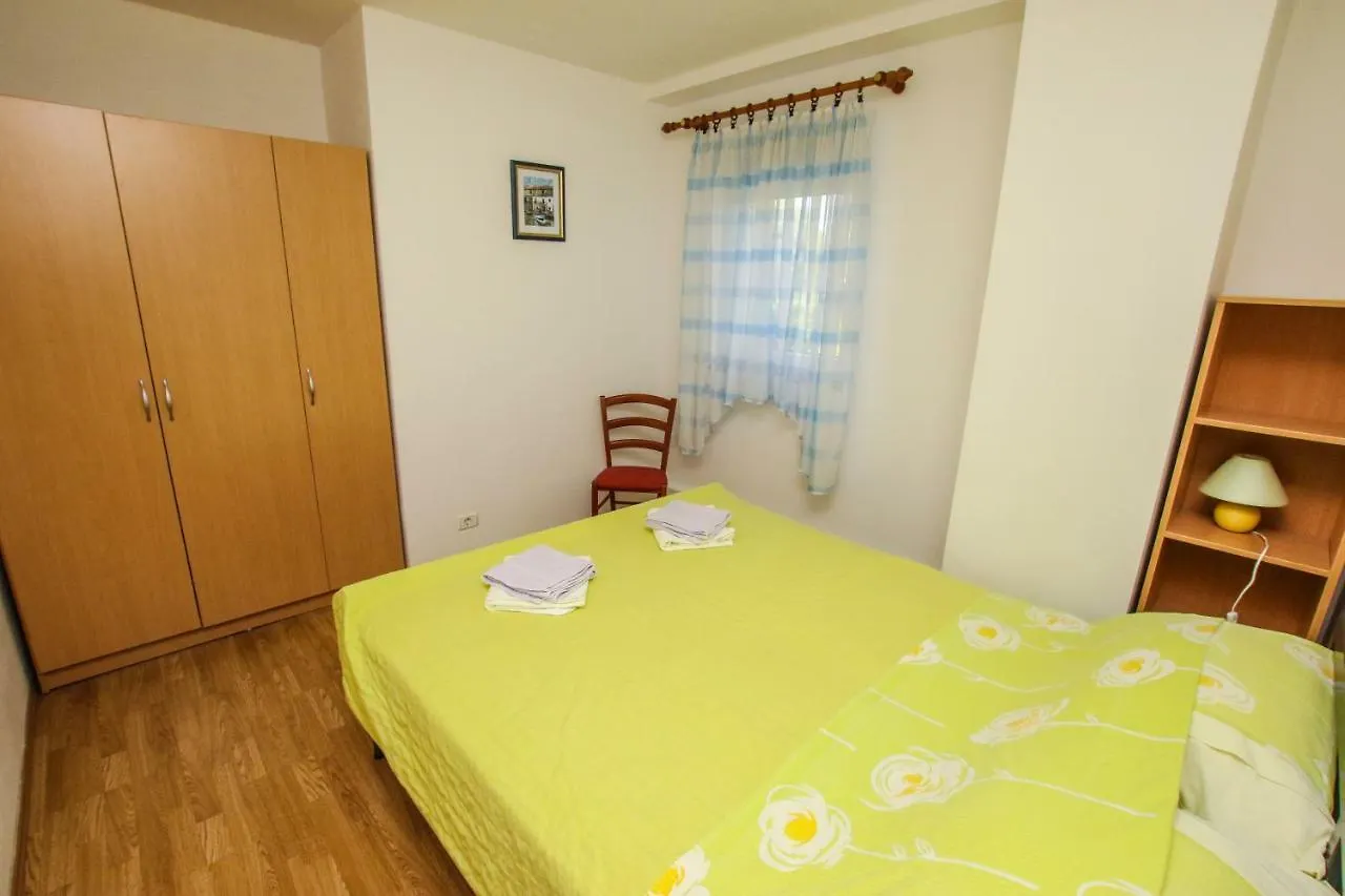 Apartments Vuceric Peroj