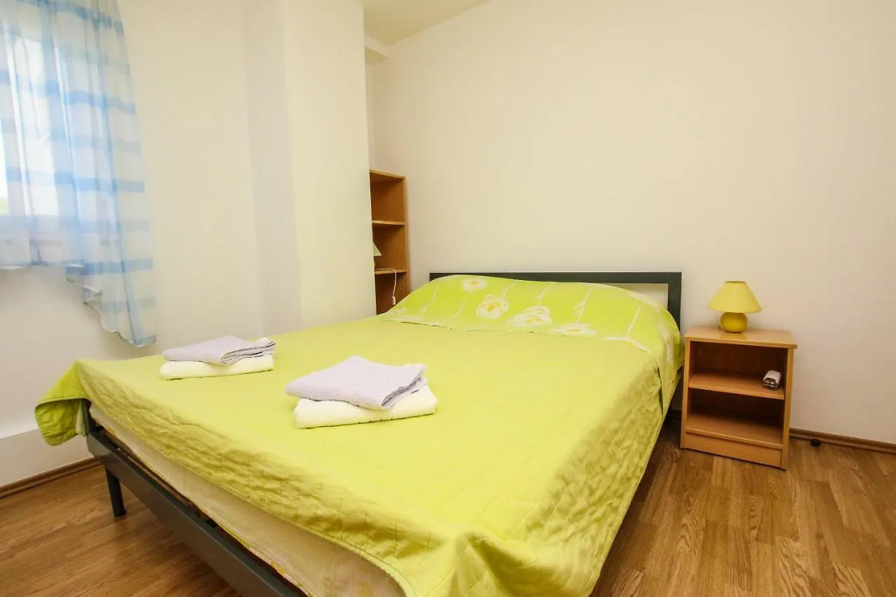 Apartments Vuceric Peroj
