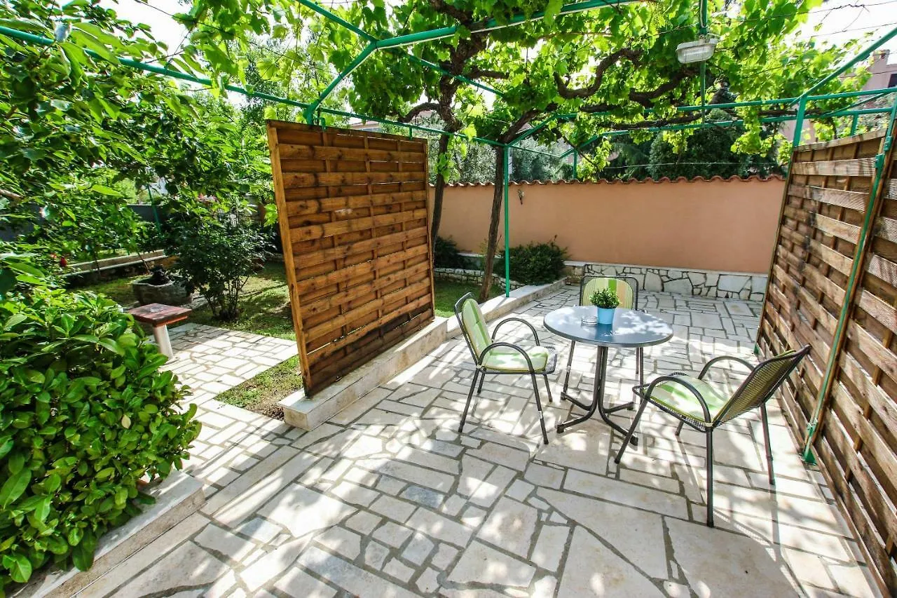 Apartments Vuceric Peroj