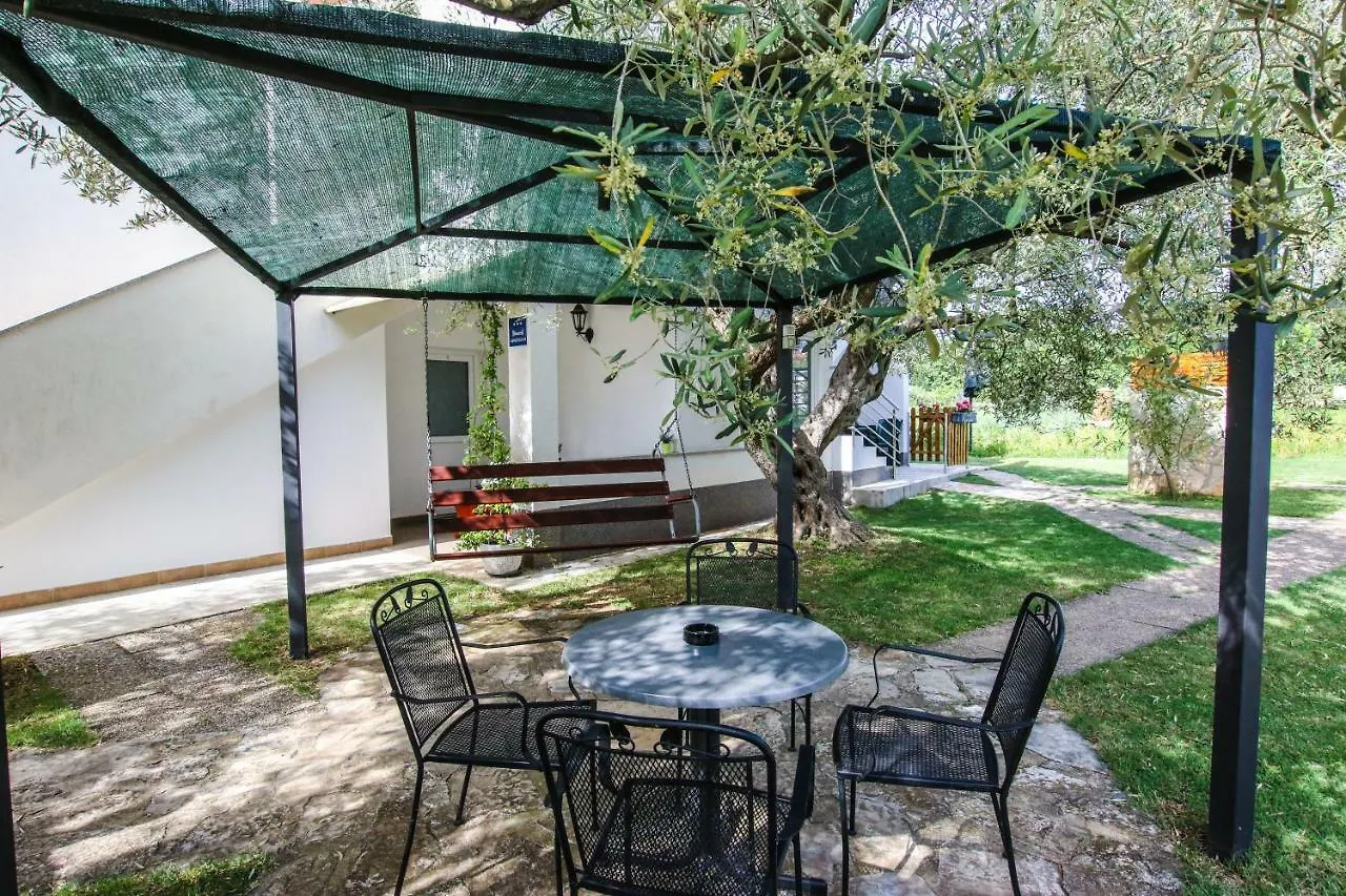 Apartments Vuceric Peroj