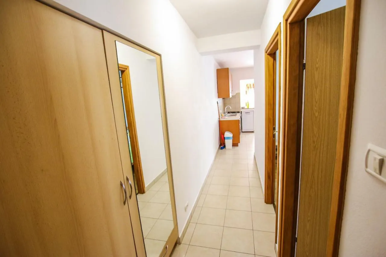 Apartments Vuceric Peroj