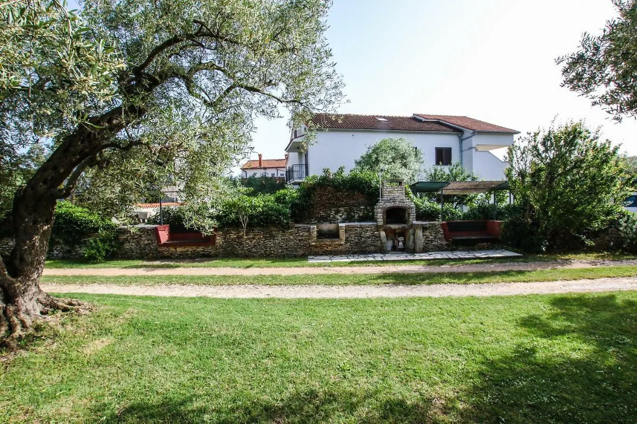 Apartments Vuceric Peroj